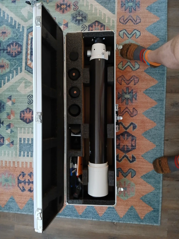 skywatcher Evostar 100 ED telescope with Celestron Mount and great accessories - Image 2 of 4