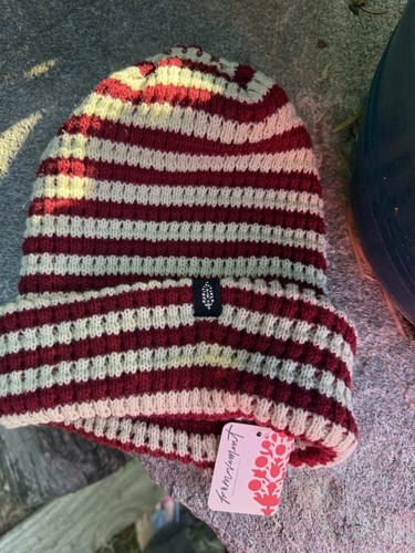 Free Movement (Free People) leicht lässige dunkelrote und cremefarbene Beanie neu mit Etikett - Bild 1 von 3