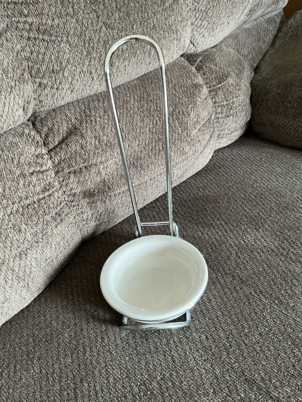 *RETIRED* Pampered Chef White Ceramic Upright Spoon Rest with Metal Stand Used