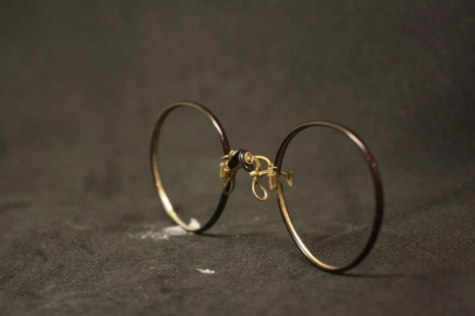 Anteojos antiguos dorados negros puente duro Pince Nez gafas vintage Foto 4 de 4