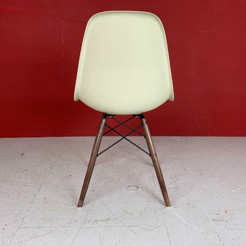 EAMES DSW CHAIR HERMAN MILLER WALNUT DOWEL BASE 50s 60s PARCHMENT (OFF WHITE) - Picture 5 of 6