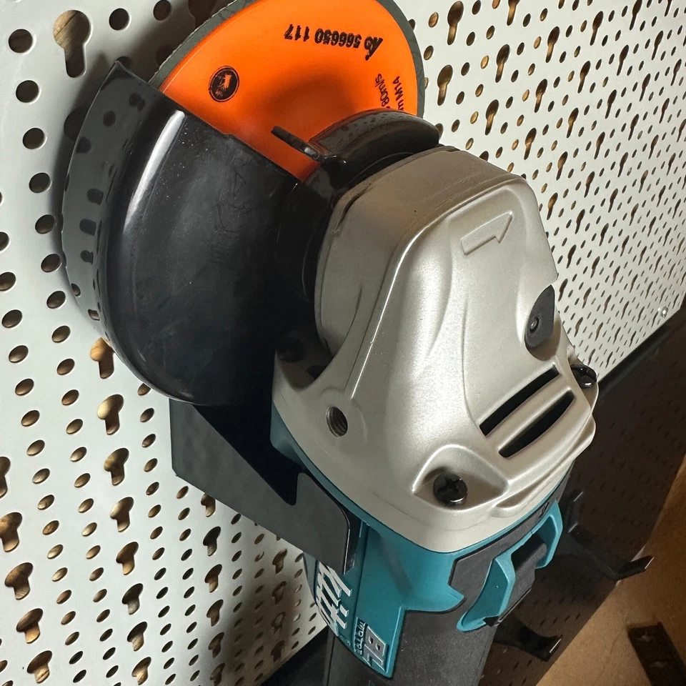 Wandhalter für Makita DGA Winkelschleifer Trennschleifer Halterung für Lochwand - Bild 2 von 4