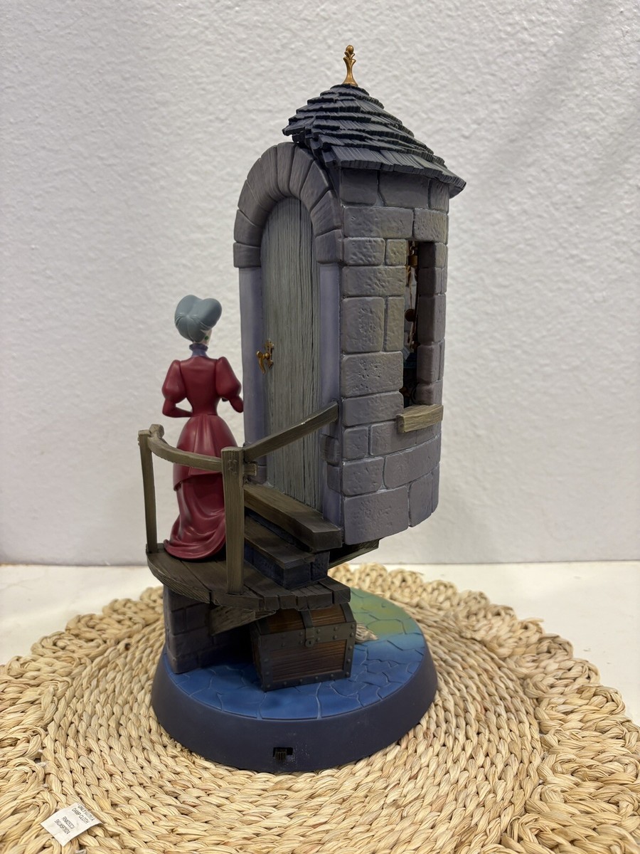 ディズニー　light-up figurine Disney Parks 2024 Cinderella Light Up Figure - Color Version