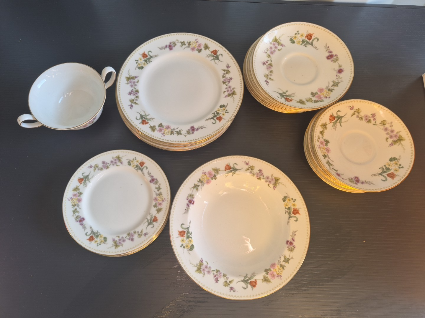 Wedgwood Mirabelle Bone China Dinner Set Plates Bowls 27pc Vintage