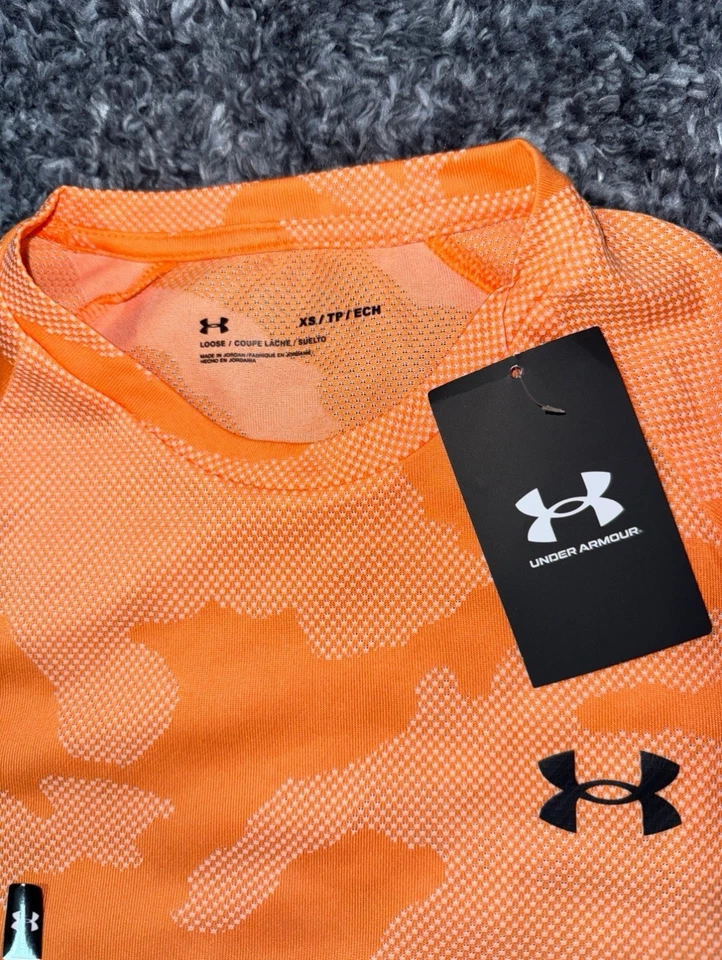 Under Armour Heat gear loose Coral Camo Youth XS Short Sleeve Performance - Image 3 of 4