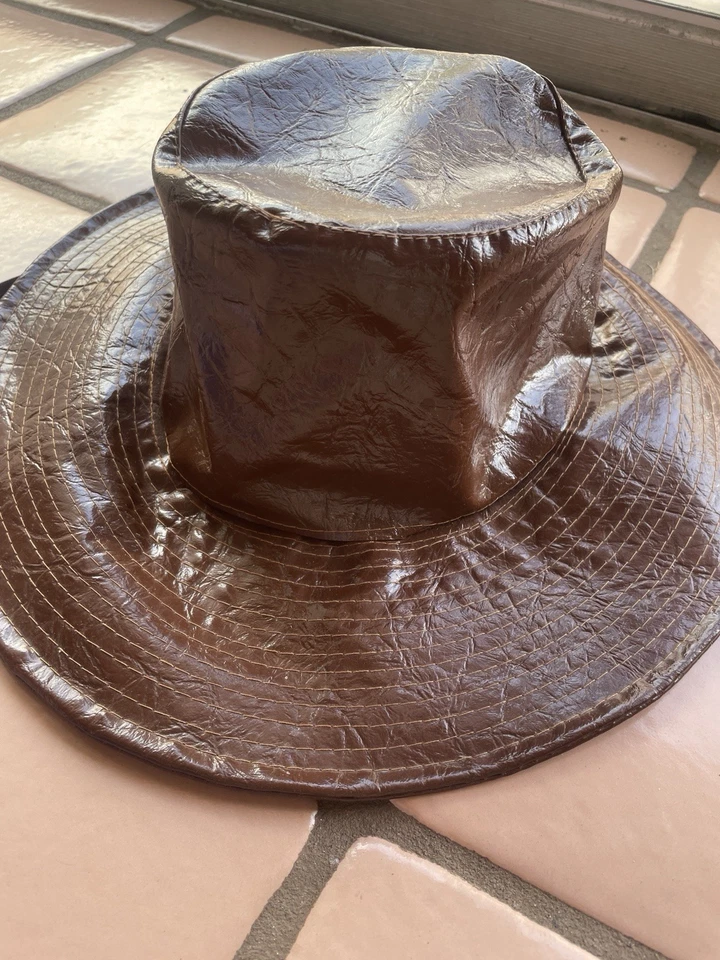 De Colección Años 60 70 Marrón Naugahyde PVC Floppy Sombrero Ala Ancha Plegable Boho Hippy Foto 2 de 4