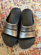 oofos womens 11  ooah! recovery slide sandals NWOT  gold