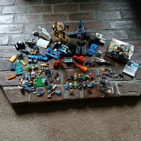 BIG LOT OF LEGO MINIFIGURES/ROBOT/VEHICLES PARTS & ACCESSORIES (2lbs 10oz) IUC