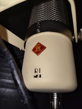 Golden Age Project R1 MK2 Ribbon Microphone Beige/Silver