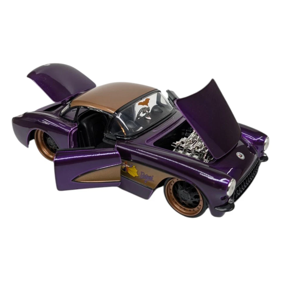 DC Bombshells Batgirl 1957 Chevy Corvette Diecast Metal Car Purple Gold 1:24 - Image 3 of 4
