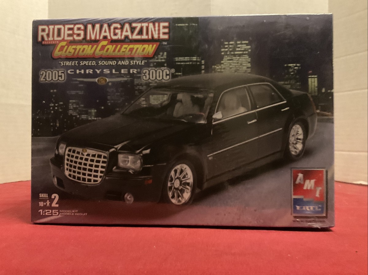 AMT 38367 “Rides Magazine Collection” 2005 Chrysler 300C 1:25 