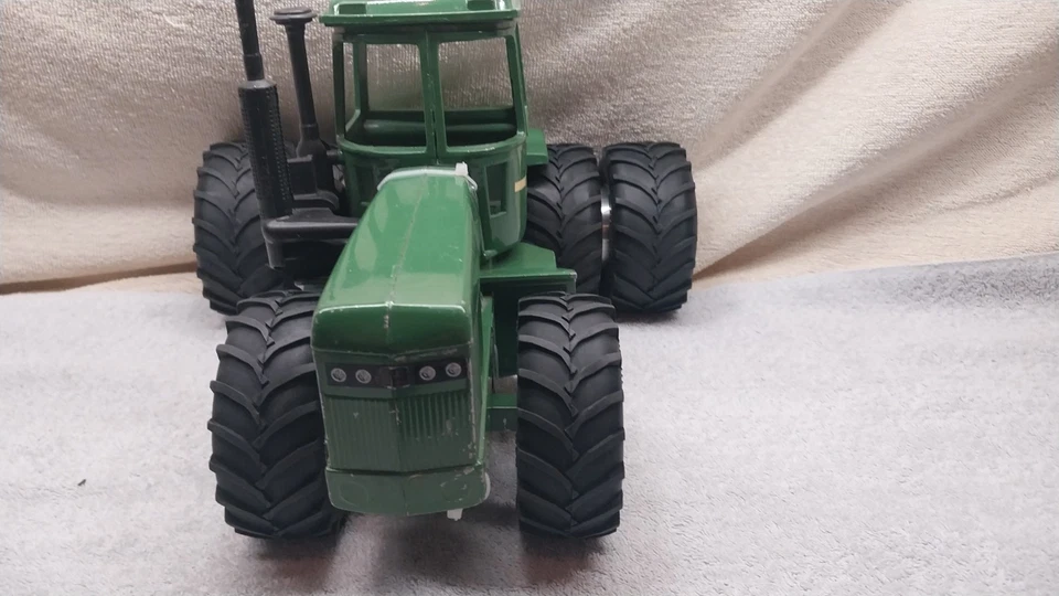 Custom 1/16 scale tractor rims set Case,International,Massey Bolt on Duals - Image 3 of 4