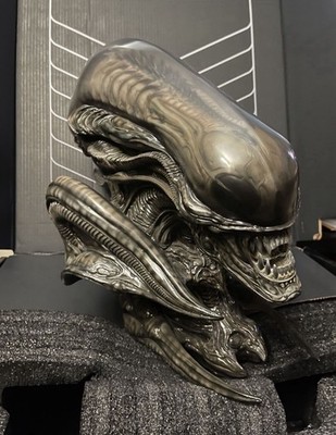 Sideshow Collectibles Alien Parasite Mythos