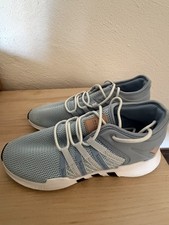 Neuwertige Adidas Schuhe