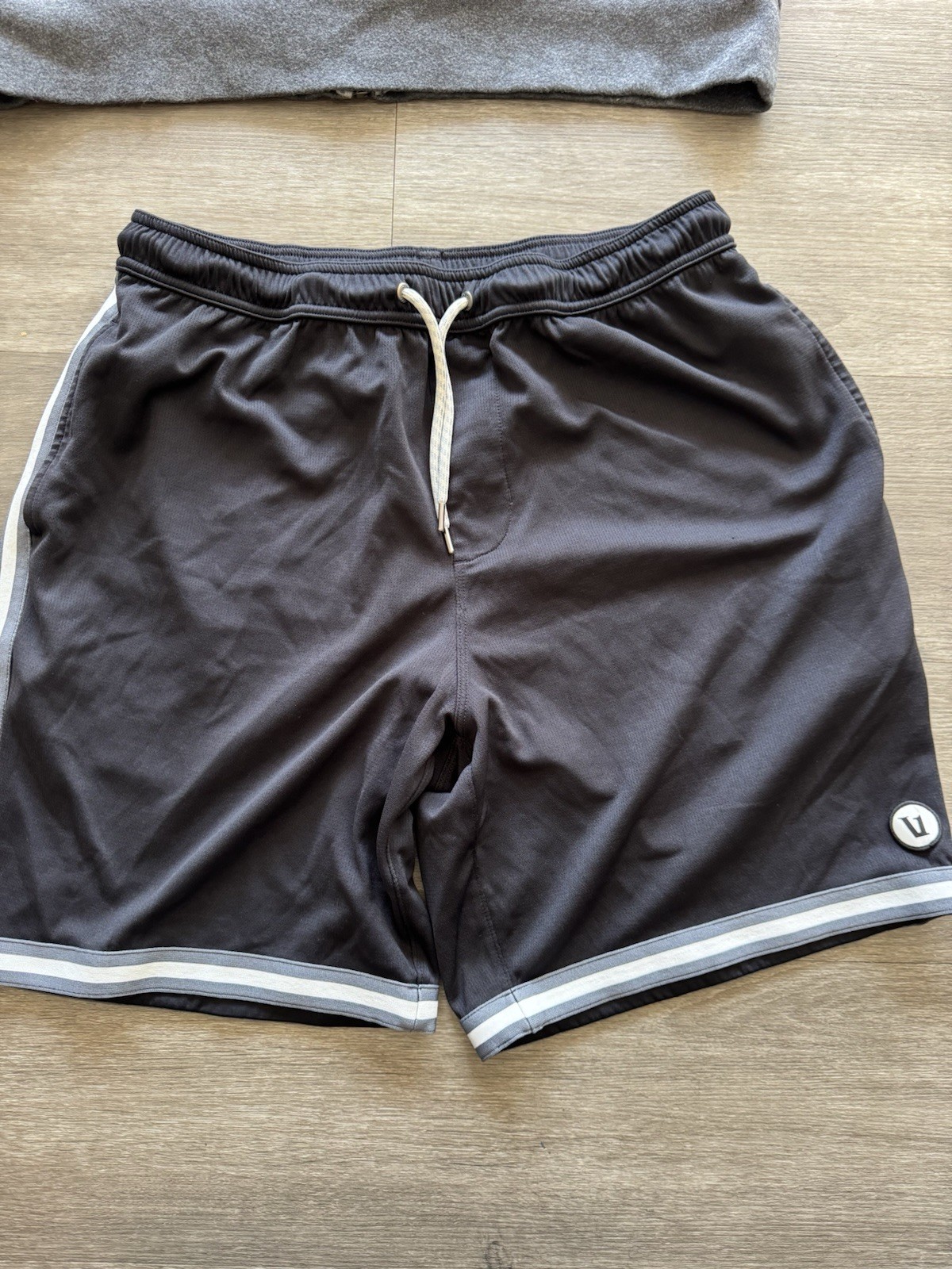Vuori Men’s Athletic Shorts S Black/Gray Solid Drawstring Elastic Waist