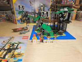LEGO Pirates: Forbidden Island (6270), Complete Set w/manual & Original Box