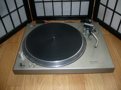 Technics SL-1200 first generation DJ Turntable Record Player 1974 