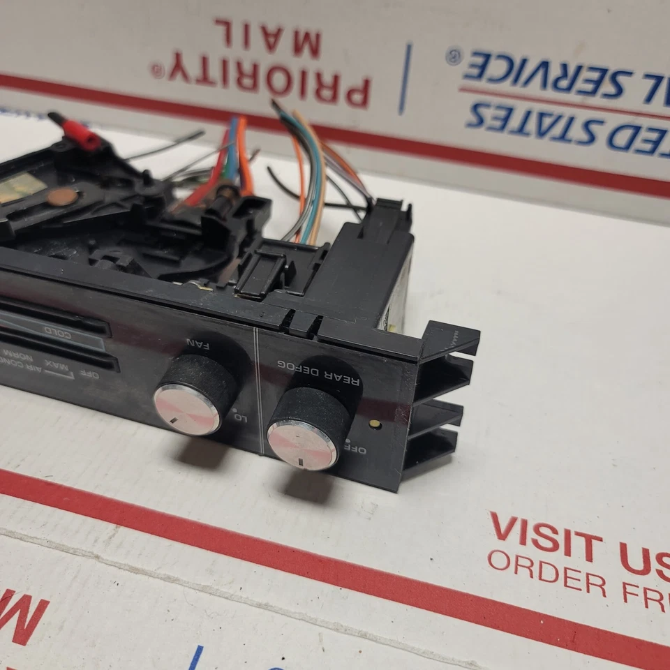 GM 16060543 1985-91 Oldsmobile panel de control de clima aire acondicionado Delta 88 98 Regency OEM Foto 3 de 4