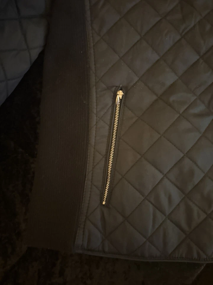 Chaqueta acolchada negra con logotipo rojo US Polo Assn - talla L para mujer Foto 3 de 4