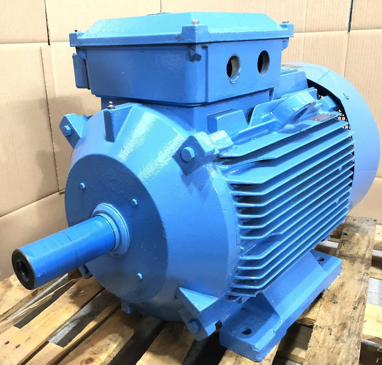 Motor eléctrico de CA trifásico 45 kW rpm 4 polos B3 pies 255 marco eBay