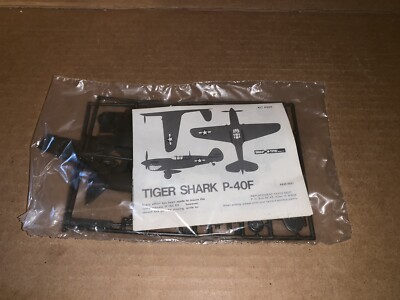 Vintage Plastic Model Tiger Shark P-40F Plane For Parts or Repair (Lot P251)