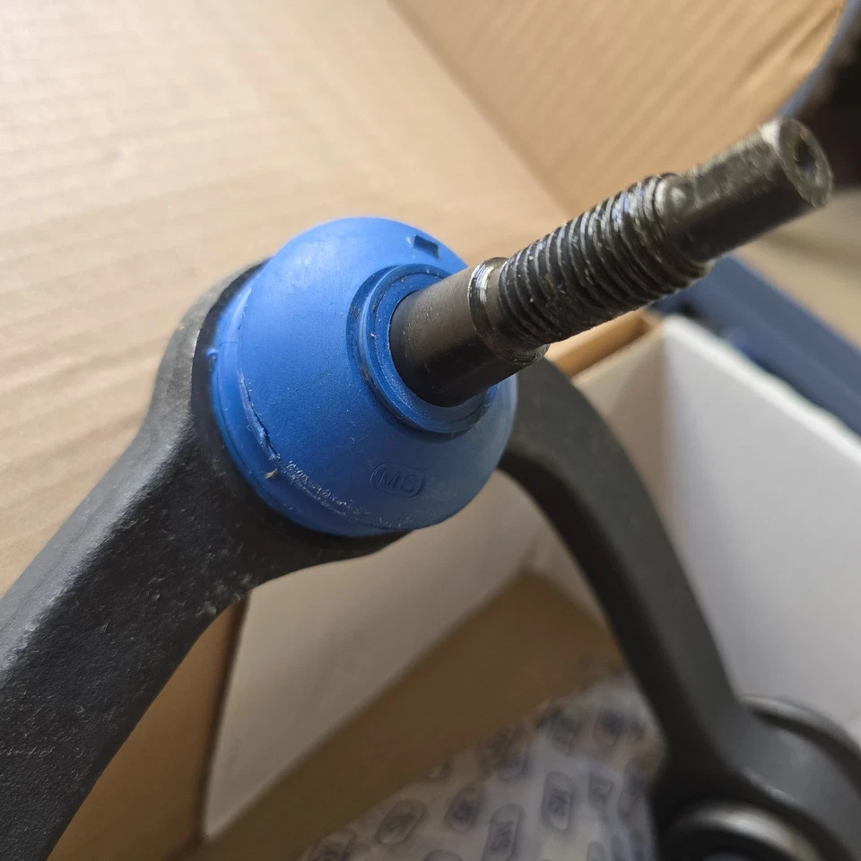 Brazo de control de suspensión Carquest CA715B para modelos seleccionados de Ford Lincoln 04-17 Foto 4 de 4