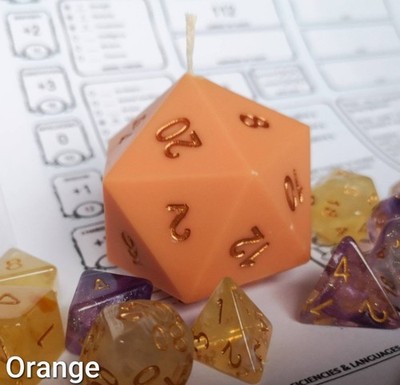 D20 Soja Kerze - Orangenduft - handgegossen und bemalt