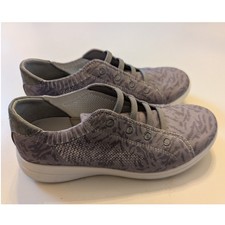 Bzees Women's Size 7 M Gray Golden Knit Slip On Athleisure Sneakers