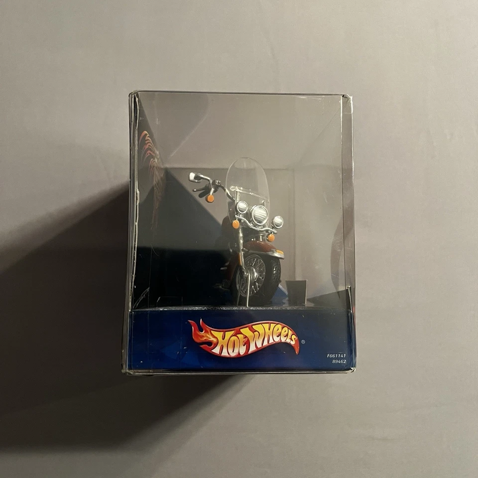 Réplica de motocicleta Harley Davidson clásica Heritage Softail fundido a presión Hot Wheels Foto 2 de 4