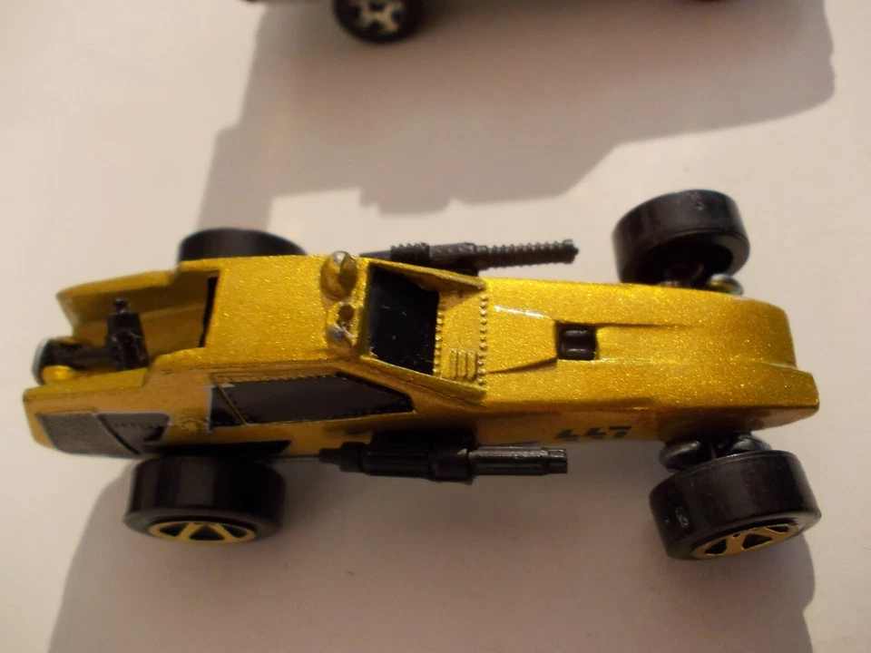 LOTTO STOCK 14 MODELLINI AUTO Hot Wheels + RAMPA PISTA ANNI 80 /90 DA COLLEZIONE - Immagine 4 di 4