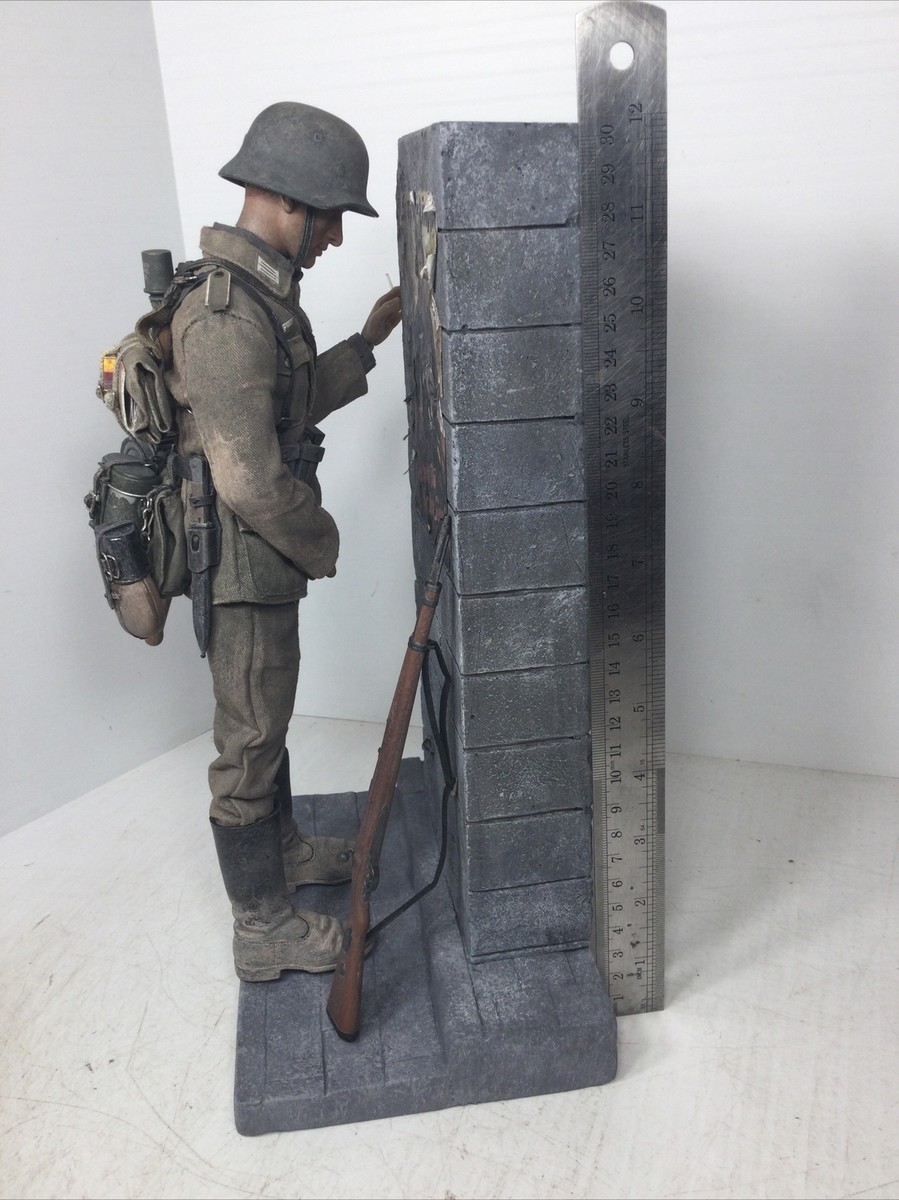 FIGURINE 1/18 WEHRMACHT WW2 VROOM NOT PEINT SIGNAURE MINICHAMPS