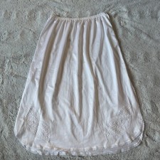 Vanity Fair White Lace appliqu  Half Slip Size SML L   