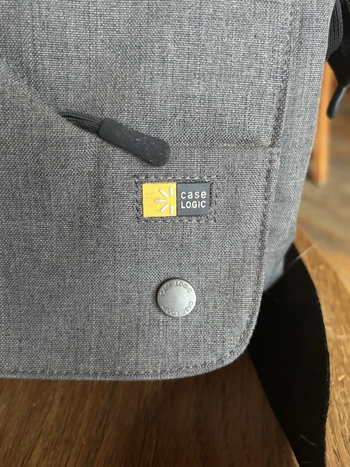 Bolso para cámara Case Logic correa para el hombro con cremallera y bolsillos Foto 2 de 4