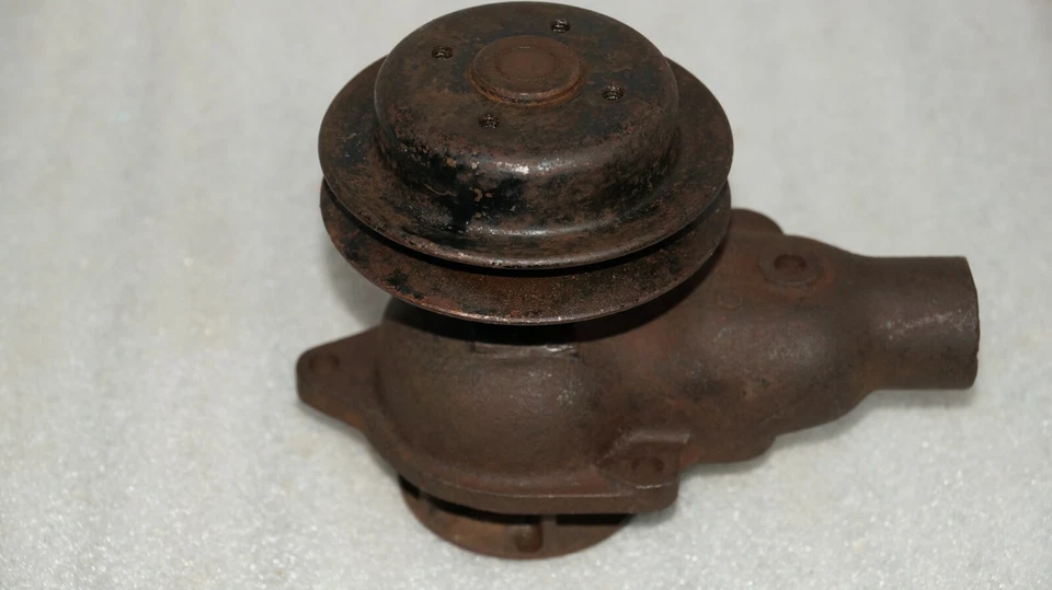 BOMBA DE AGUA N.O.S JEEP WILLYS AMC JEEP CJ2A CJ3A CJ5 CJ6 134 649717  Foto 4 de 4