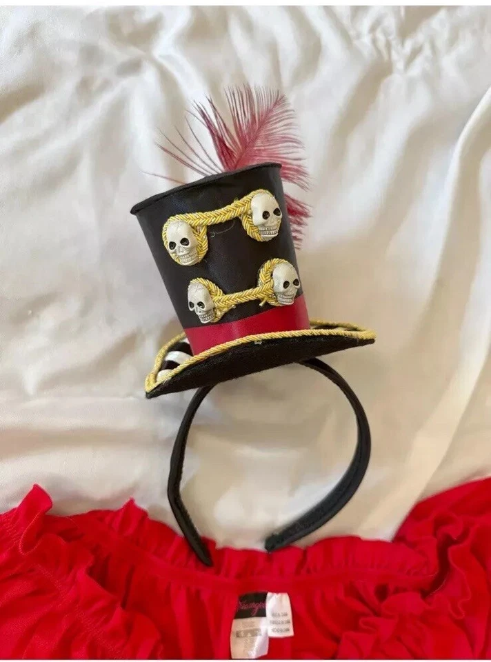 Women’s Pirate Costume - Image 4 of 4