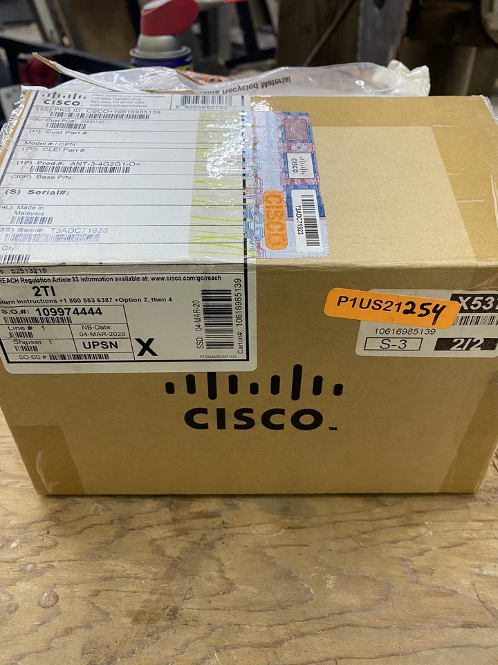 *NEW in Box* Cisco ANT-3-4G2G1-O Cellular & GPS 3 in 1 Antenna - Image 2 of 4