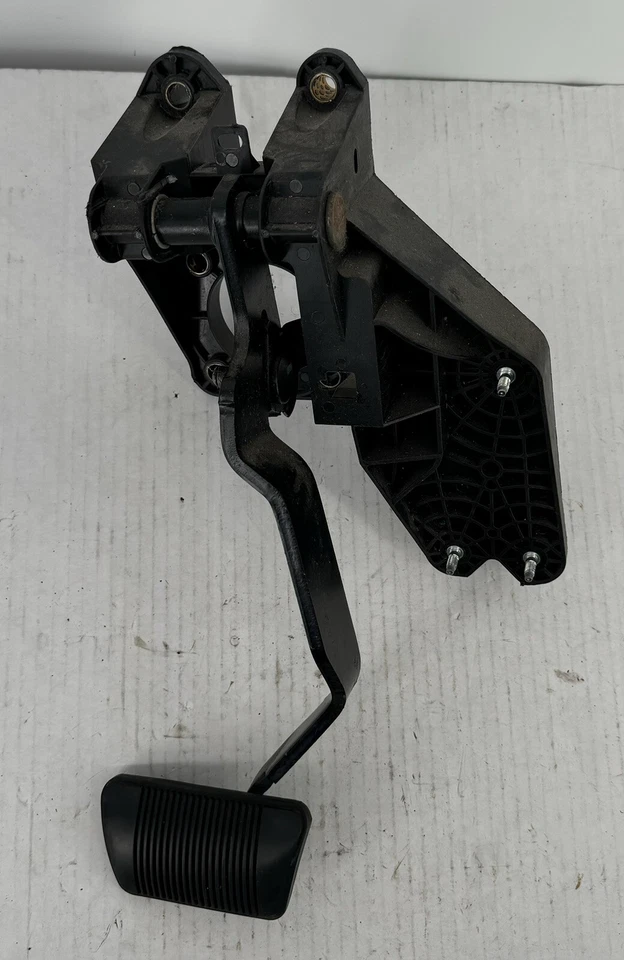 Dodge Grand Caravan Chrysler Town Country 08 - 16 педаль тормоза в сборе 4721922AF - Изображение 2 из 4