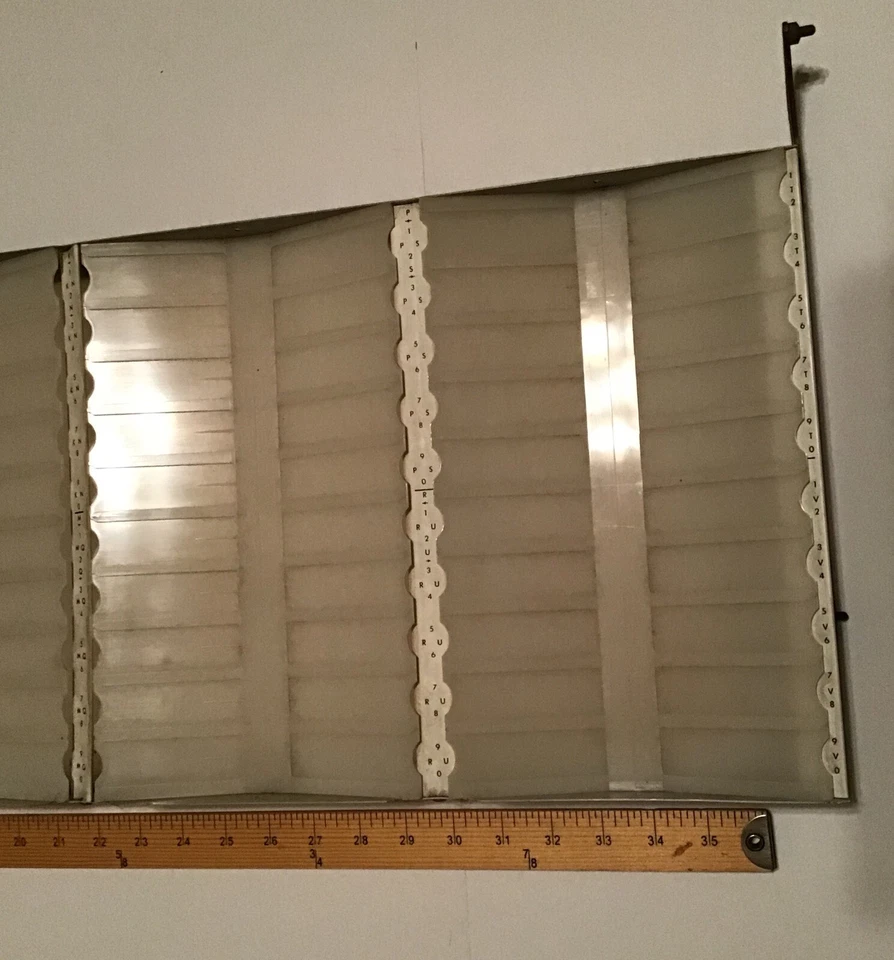 WURLITZER 45 RPM JUKEBOX 3300 AMERICANA III TITLE PAGES RACK ASSEMBLY (PART) - Image 3 of 4