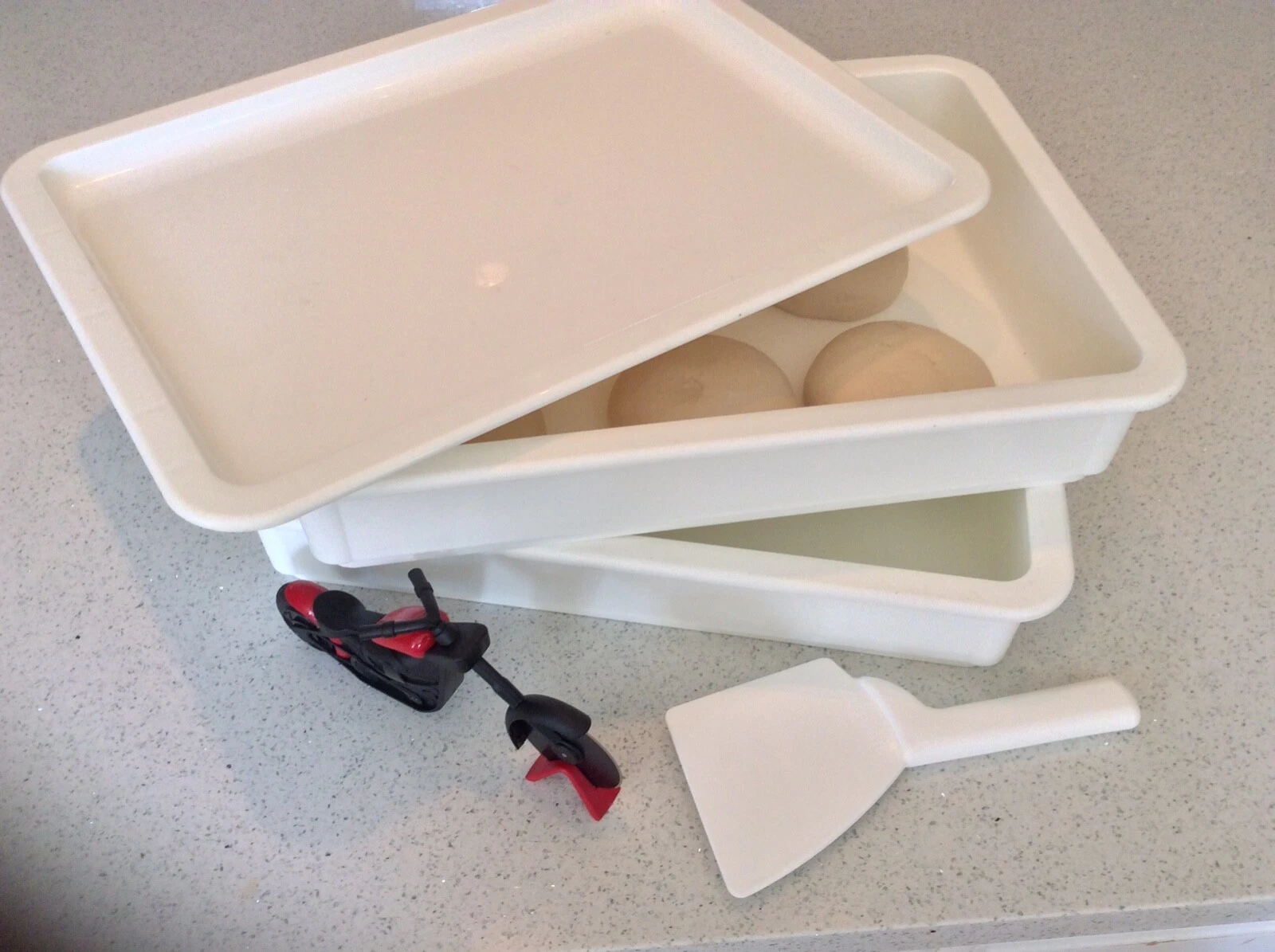 PIZZA DOUGH TRAYS DoughMate Artisan Dough Kit WITH Free motorcycle pizza cutter
