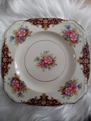 Floral Vintage Teller, es ist quadratisch mit geschwungenen Ecken. Made By J. Fryer & Son.