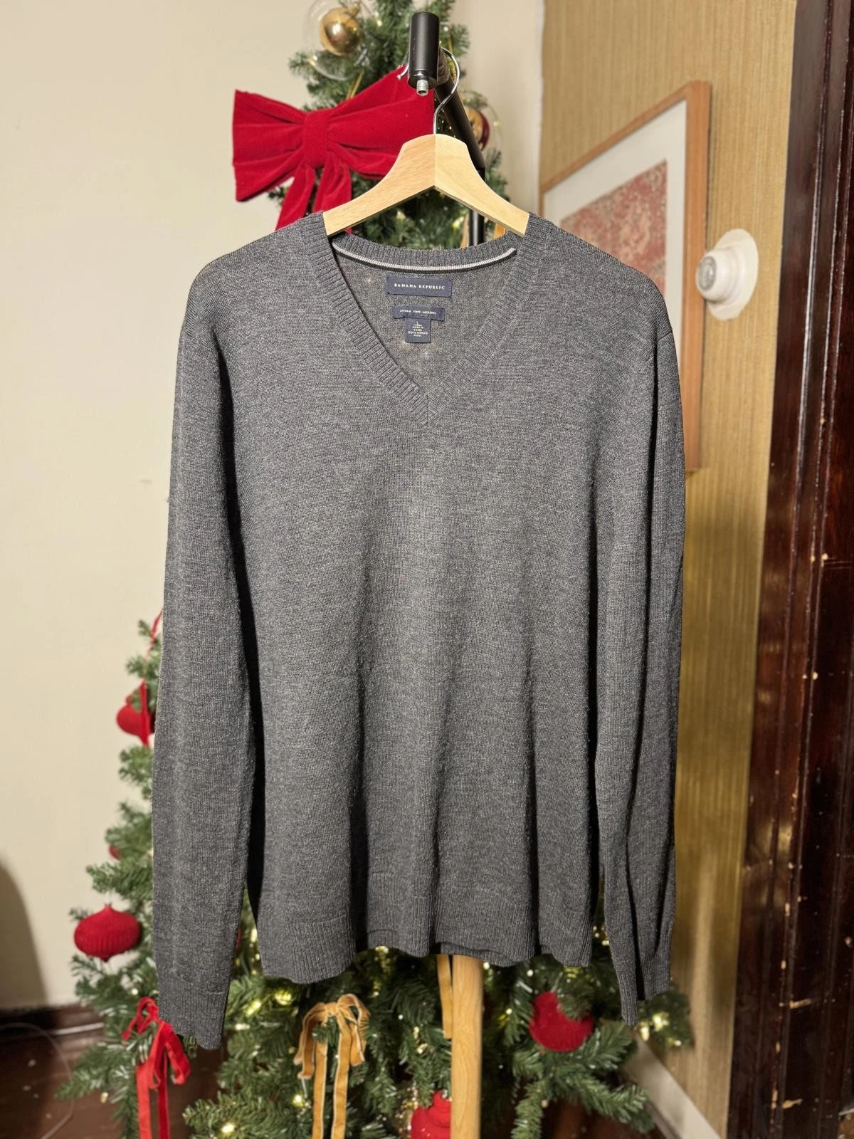 Banana Republic Men's Gray V-Neck Sweater Extra Fine Merino Wool