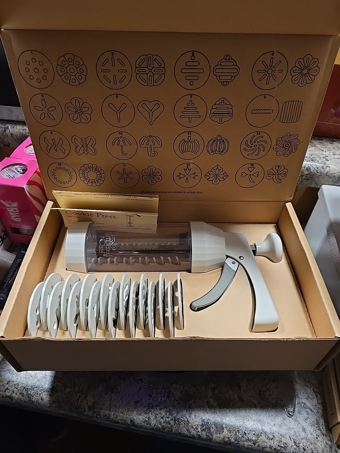 THE PAMPERED CHEF Cookie Press 1525 With 16 Cookie Discs Designs Baking ...