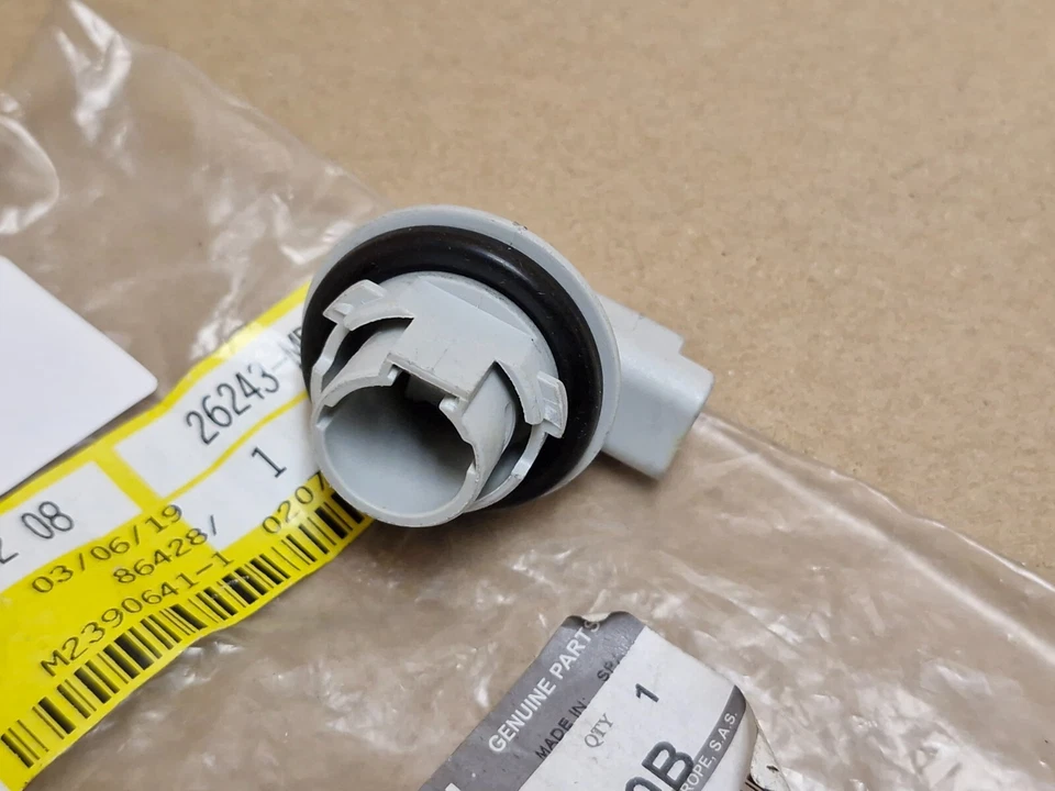 Enchufe de faro Nissan Cabstar F24M 2016-en 26243MB40B genuino nuevo OEM Foto 4 de 4