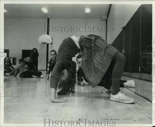 1988 Press Photo Cindy Becher does back bend, while John Reckin watches.