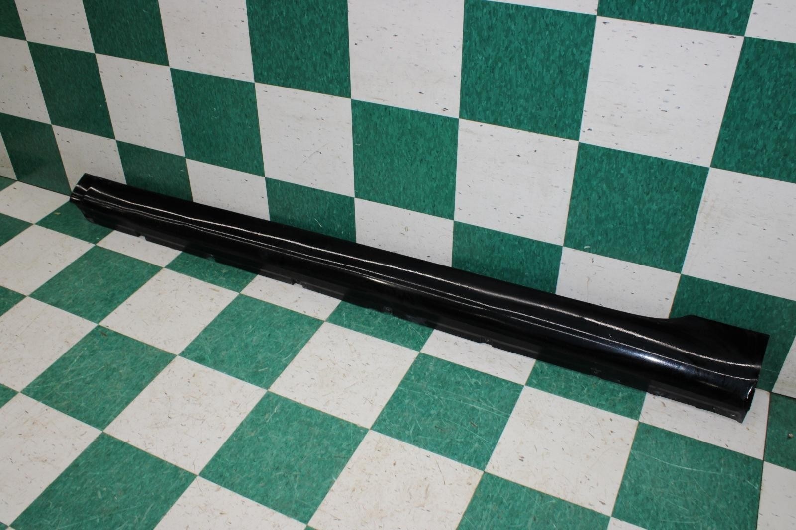 13-18 Flying Spur *SCUFFS* Black Driver Side Left LH Rocker Molding Side Skirt
