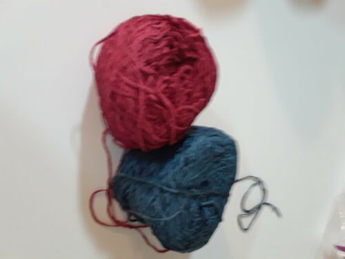 2 Cakes Unbranded Rayon Chenille Novelty Yarn ~ Cranberry/Blue total 1.8 oz - Picture 1 of 1