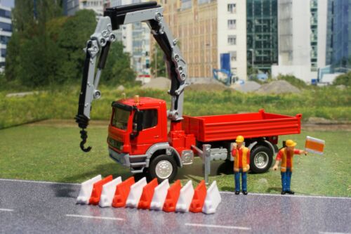 Siku 3534 - Mercedes Atego with Crane Diecast Metal Construction - Scale 1:50 - Picture 1 of 2