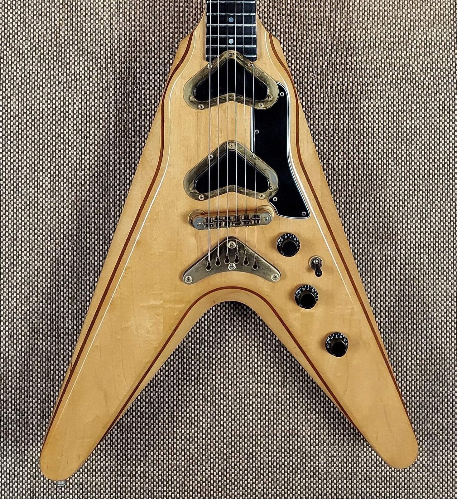 1980 Gibson V2 Eye Catching Guitar! Ready To Rock! (136)