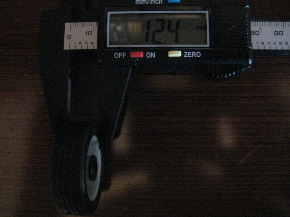 LOTTO RUOTE AUDI TT REVELL 1/18 TUNING O DIORAMA - Immagine 4 di 4