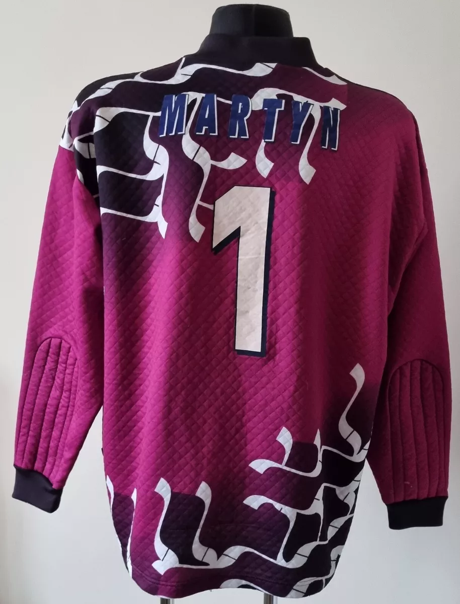 leeds goalkeeper shirt